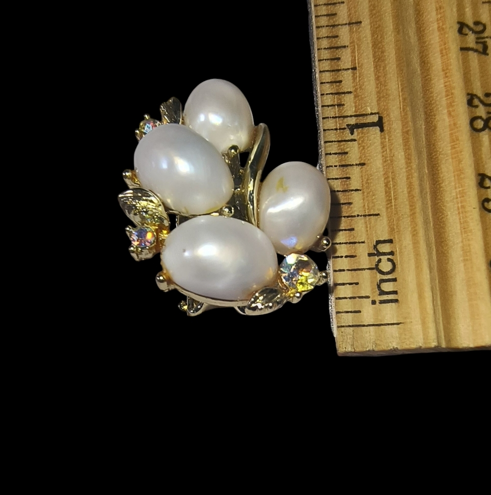 Vintage Lisner Faux Pearl & Rhinestone Clip-on Earrings - Picture 3 of 9